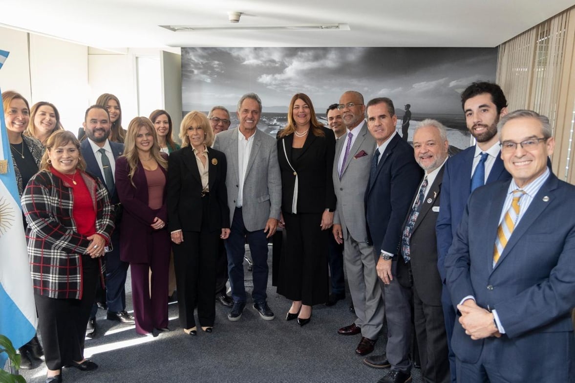 Group Photo with UADE - Argentina